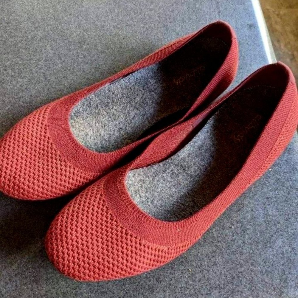 Allbirds Tree Breezers, Size 8.5 Pomegranate